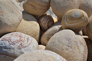 Otoczaki w ogrodzie  © merko