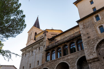 Fototapeta na wymiar cathedral of the town of spoleto and its architecture