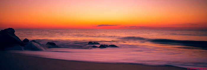 Fototapeta na wymiar Sunrise on the ocean