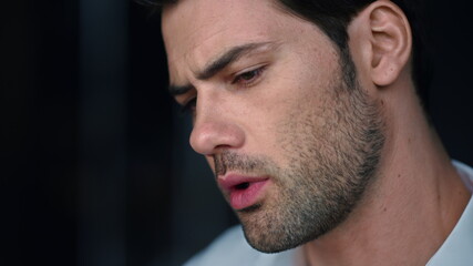 Obraz premium Handsome businessman face focusing on job. Portrait of thinking male manager