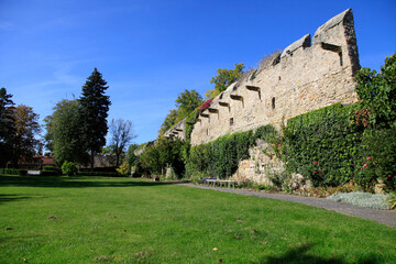 Fototapeta na wymiar Innenhof mit Schutzwall der Burg Creuzburg, Thueringen, Deutschland, Europa
