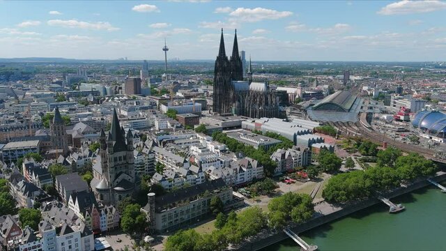 Aerial view of cityscape of Cologne, Cathedral Church of Saint Peter (Hohe Domkirche Sankt Petrus) in historic city center - landscape panorama of Germany from above, Europe