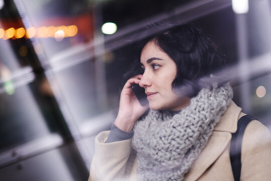 Young business woman on the phone outdoors