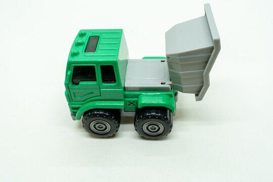 おもちゃのトラック