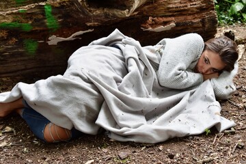 Femme mise à la rue par son conjoint