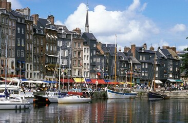 LE VIEUX BASSIN, HARBOUR OF HONFLEUR, NORMANDY