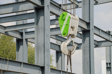 Heavy-duty construction pulley
Striped construction hook to carry heavy girders
