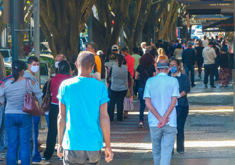 people at the street, during the pandemic in Minas Gerais