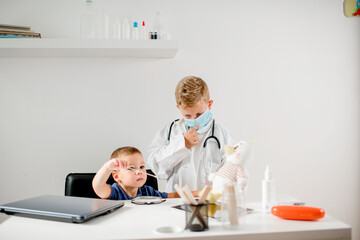 Obraz premium Two boys are playing doctor,