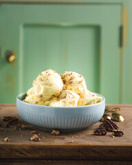 Caramel and pecan ice cream with pastel colors