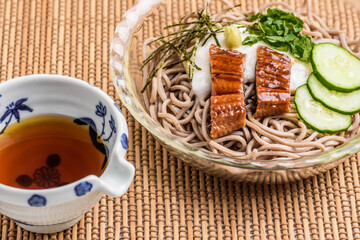 夏の味覚　うなぎ蕎麦