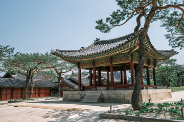 Fototapeta premium Changgyeonggung Palace Korean traditional architecture in Seoul, Korea