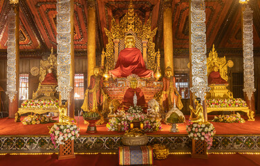 Obraz premium Phayao, Thailand - Dec 31, 2019: Myanmar Buddha and Follower Statue in Church of Wat Nantaram or Nantaram Temple at Chiang Kham District Phayao Thailand