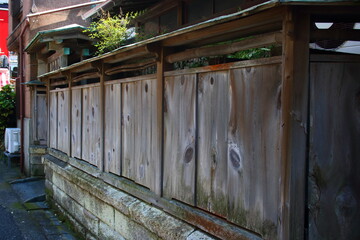 日本家屋の木製の塀