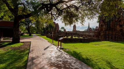 Thai Buddhist Temples and Ancient Ruins 