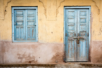 Fototapeta premium Colourful door and window in Jaipur, India