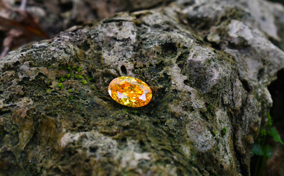 
Yellow sapphire have a beautiful luster.
On the floor