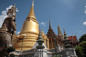 Fototapeta premium View of The Grand Palace with Ancient temple Wat Phra Kaew Bangkok Thailand 