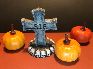 お墓とカボチャ、ジャックオランタン、ハロウィンイメージ