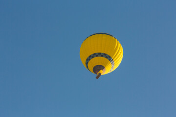 Fototapeta premium Hot air balloons profiled on clear blue sky, in Cappadocia, Turkey