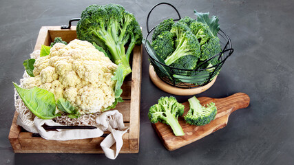 Raw cauliflower and broccoli - obrazy, fototapety, plakaty