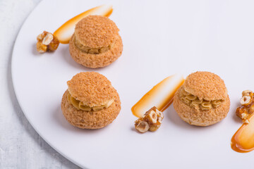 cream cupcake on white plate, top view, close-up