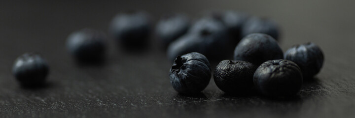Heidelbeeren auf Schiefer Close-up