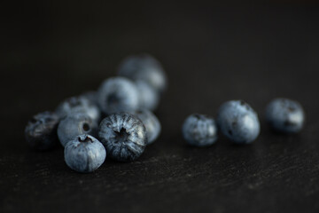 Heidelbeeren auf Schiefer Close-up