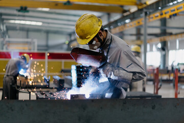 worker working in factory	
