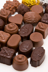 Grupo de bombones variados