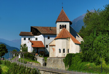 Fototapeta na wymiar Dorf Tirol, St.Peter, Kirche, Südtirol, Alto Adige, Meraner Land, Burggrafenamt