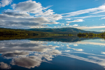 Fototapeta na wymiar clouds over the lake, åre, jämtland, sverige