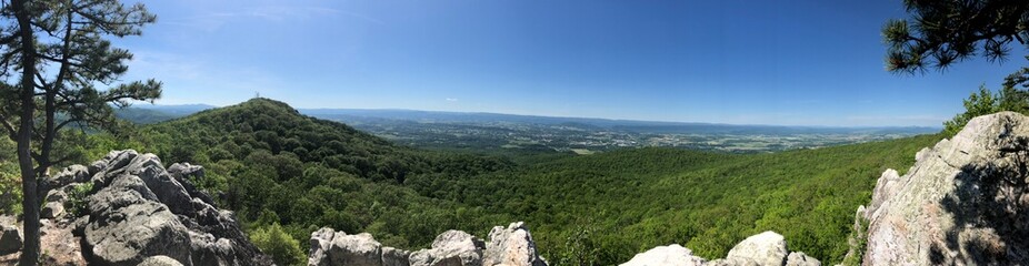 Fototapeta na wymiar High Rocks Trail - Wytheville, VA