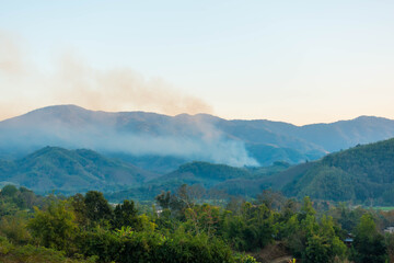 Obraz premium forest fire smoke in northern of Thailand