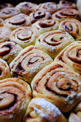 Schneckengebäck auf einem Backblech