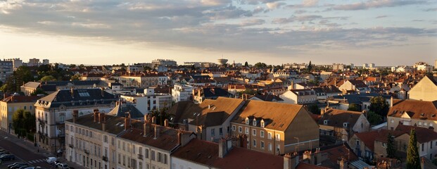 Panorama: Les toits d'une ville.