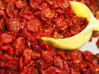 Dries tomatoes in Italy with a shovel