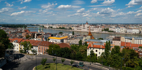 Fototapeta na wymiar view of the parliament building in Budapest