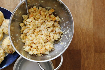 Kaspressknödel. Zubereitung.