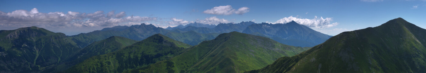 Obraz na płótnie Canvas Panorama ze Starorobociańskiego Wierchu na Tatry Wysokie