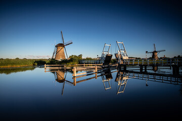 Fototapeta na wymiar windmills in Kinderdijk, Netherlands