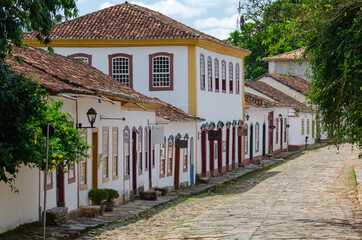 casas e rua calçada da cidade de Tiradentes em Minas Gerais