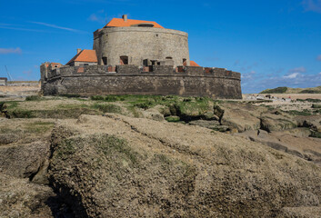 Fototapeta na wymiar Fort Ambleteuse on a sunny day at low tide.