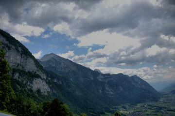 Fototapeta premium Bergpanorama in Walenstadtberg in der Schweiz 28.5.2020