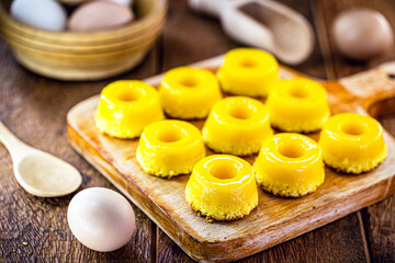 typical of northeastern Brazil, called Quindim, its ingredients are egg yolk, sugar and grated coconut.