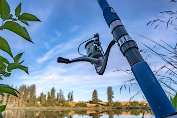 Obraz premium fishing on a small lake early morning