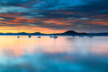 Obraz premium Sunrise and High Cloud over the Bay