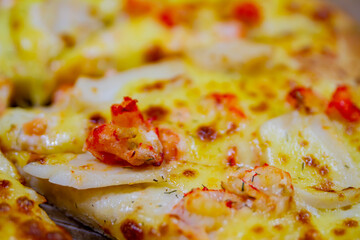 Obraz na płótnie Canvas Close up shot of a delicious shrimp pizza