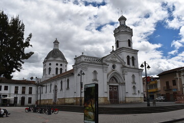 Hermosas iglesias antiguas de la ciudad de Cuenca. (fotos sin editar)