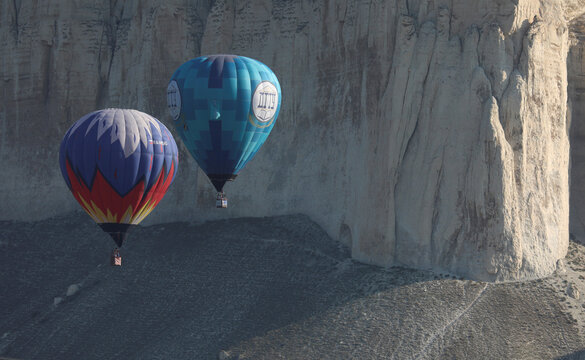 Aeronaut teams take part in a hot air balloon competition in Crimea
